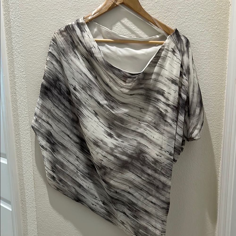 Assymetrical Off shoulder NWOT Elegant Black and White Women's Top